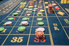 Studio Live Game Shows protogel88 dengan multi-kamera dan dealer profesional